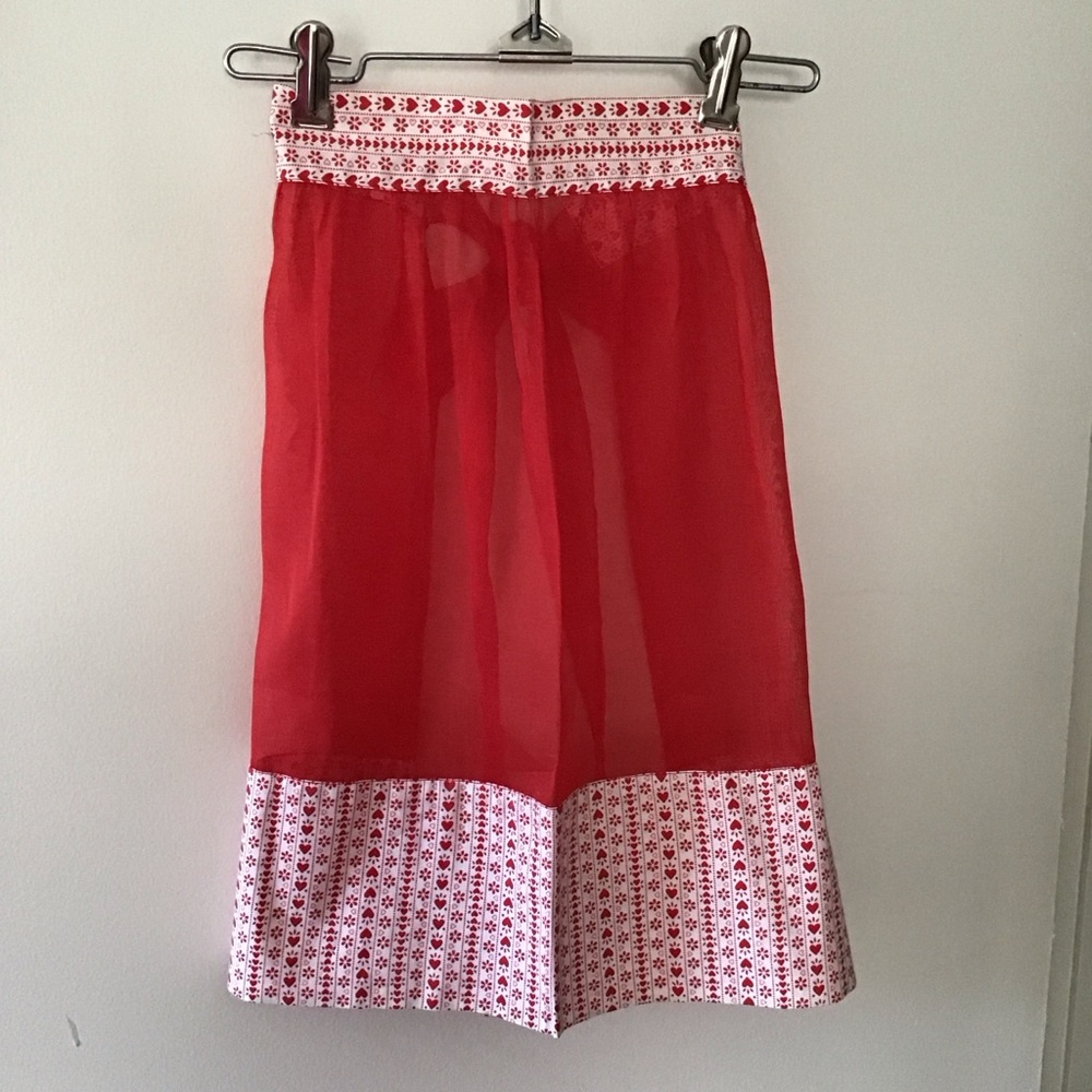 Set of 2 vintage aprons. Both in very good condition.